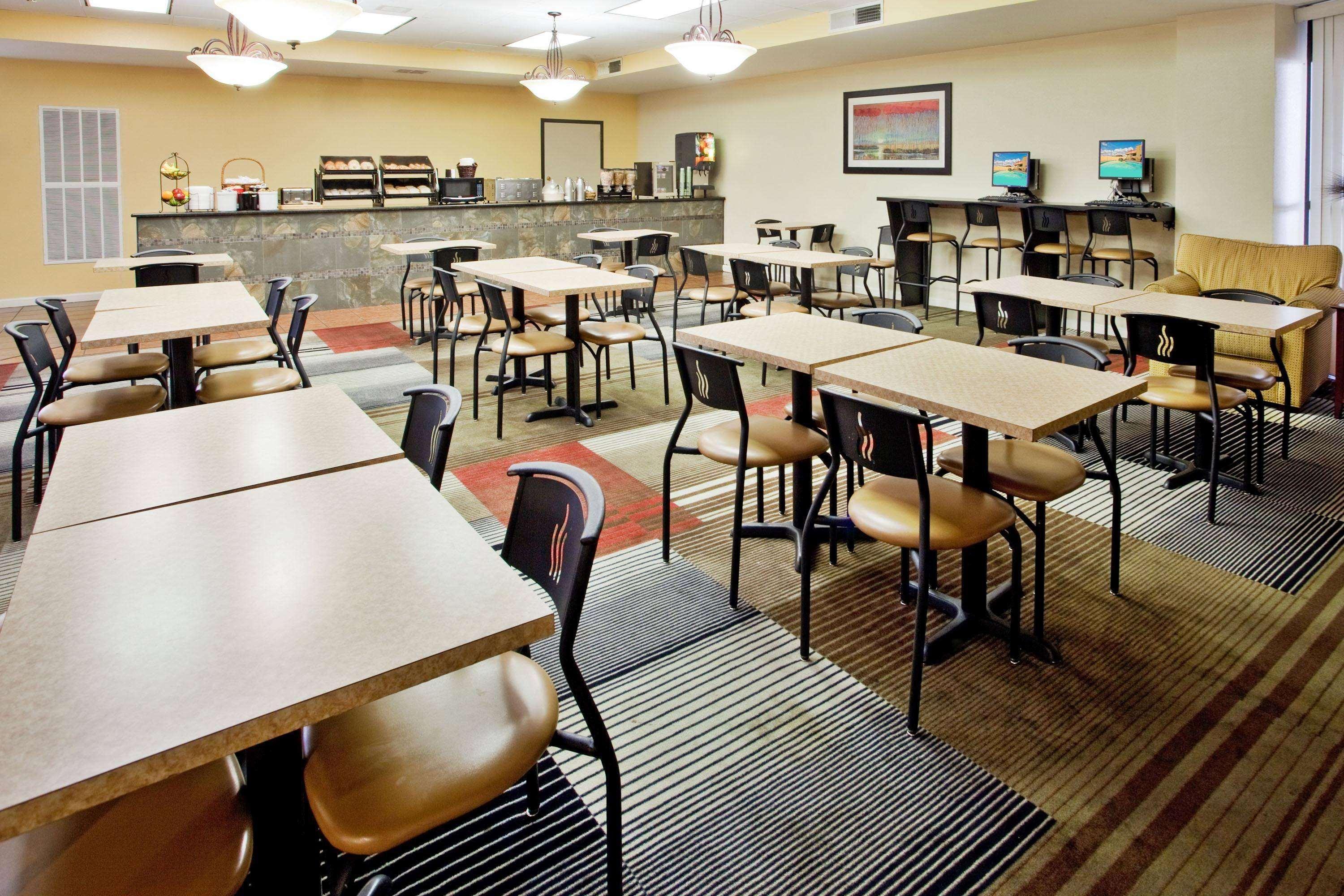 Hotel La Quinta By Wyndham Airport Graceland 3*
